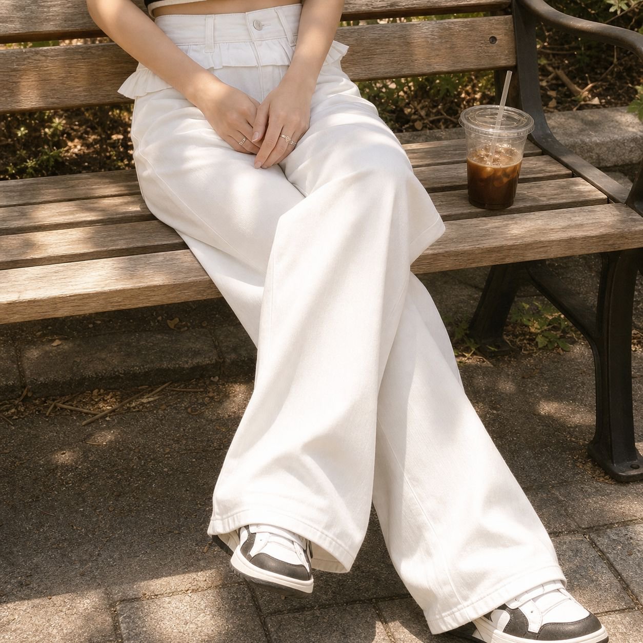 体型カバーにも最適なワイドパンツ