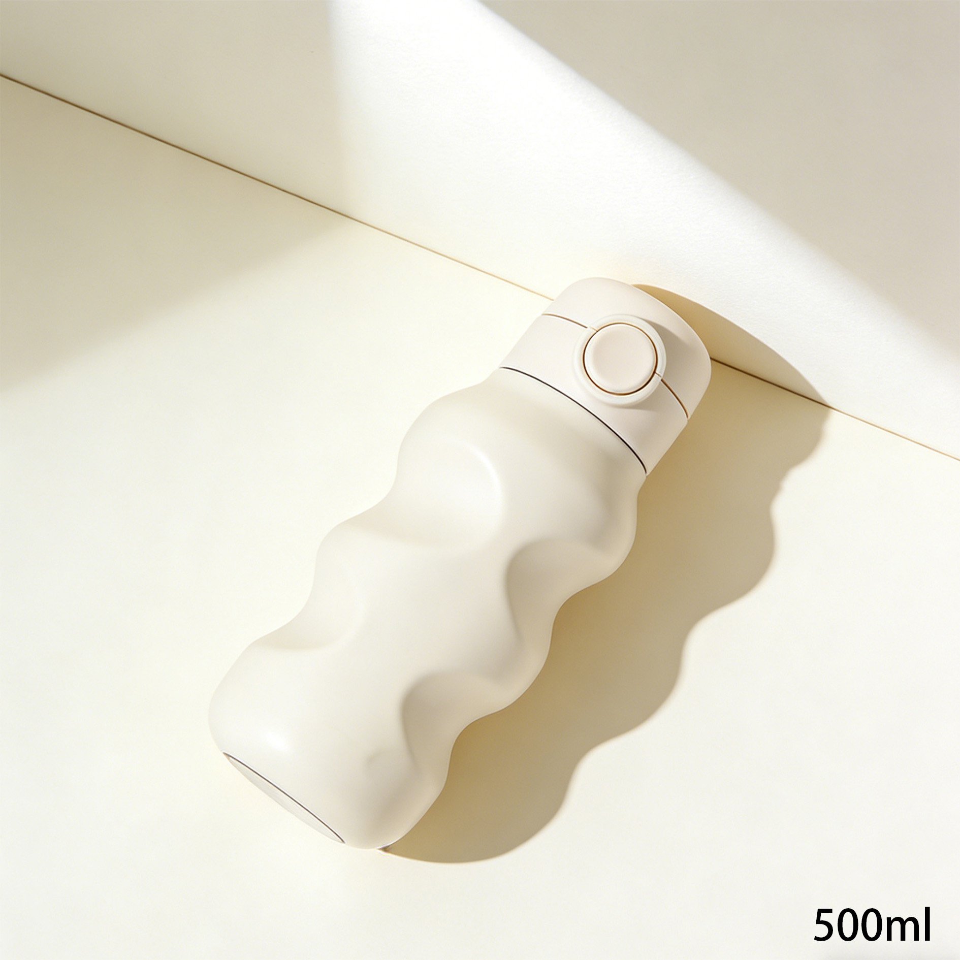 가방에 쏙 들어가는 컴팩트한 보온컵