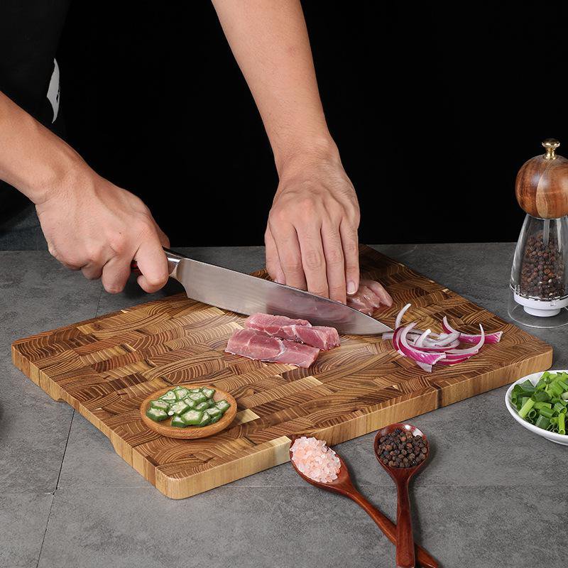 Robustes Schneidebrett aus Teakholz