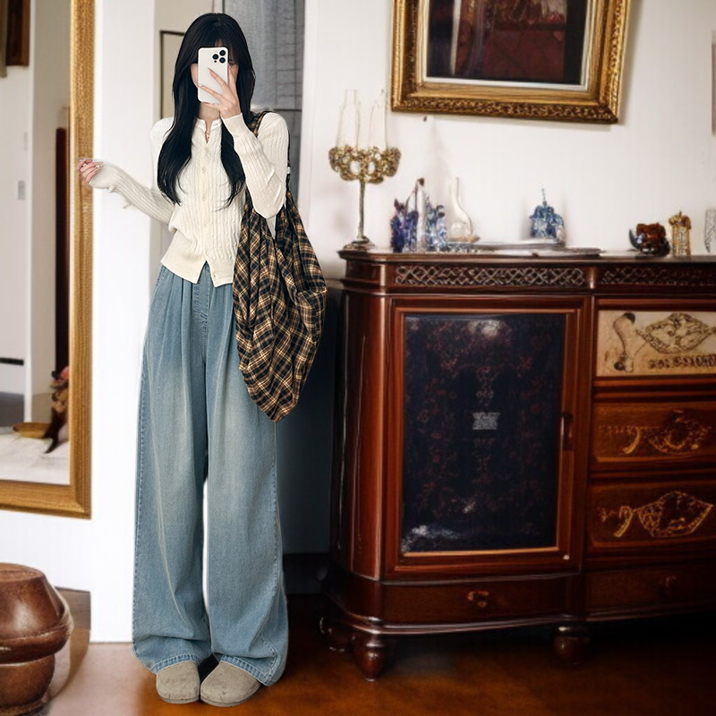 슬림핏 주름 와이드 청바지 앞모습