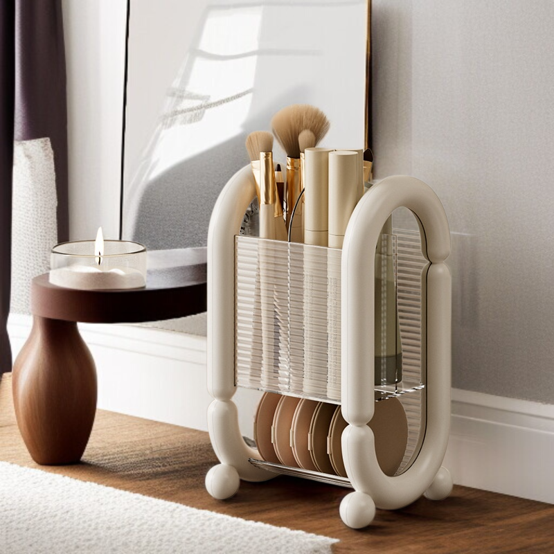 眉毛筆や口紅を収納した収納棚の使用例