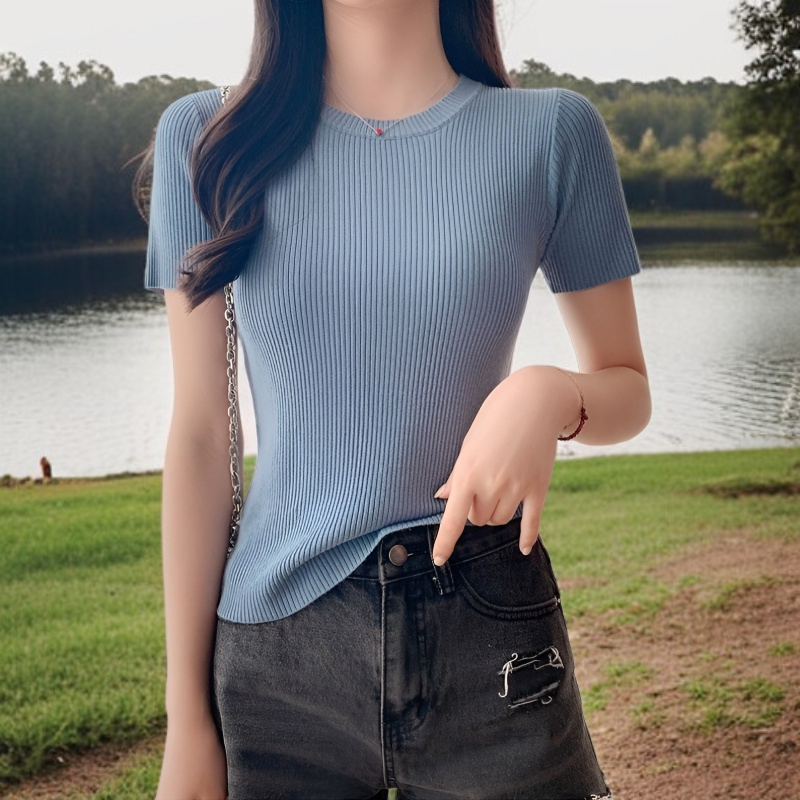 レギンスに合わせやすい半袖ニットTシャツ