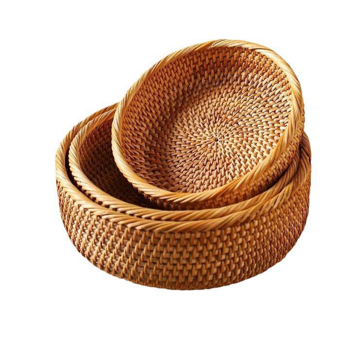 가을 담쟁이덩굴로 엮은 과일 바구니