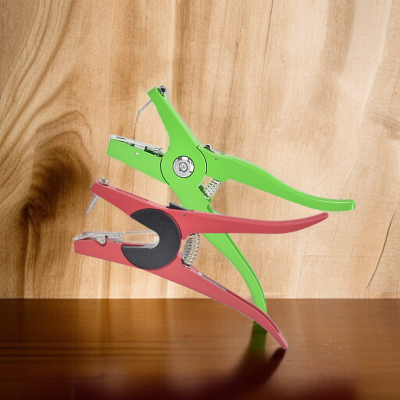 羊用イヤータギング機器の使用例