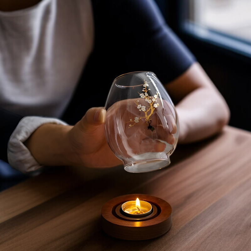 ロマンチックなキャンドルライトディナーのテーブルセッティング