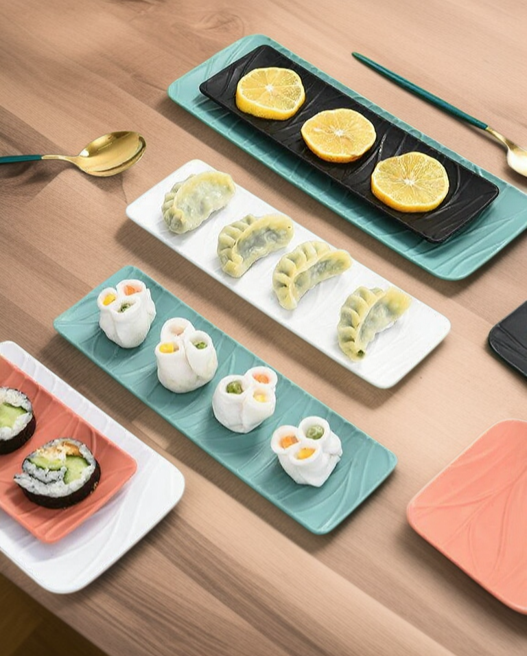 식판에 다양한 음식 담은 모습