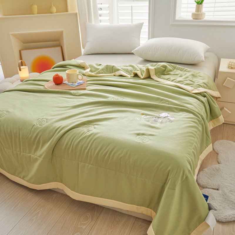 Silk quilt with soybean filling, summer quilt