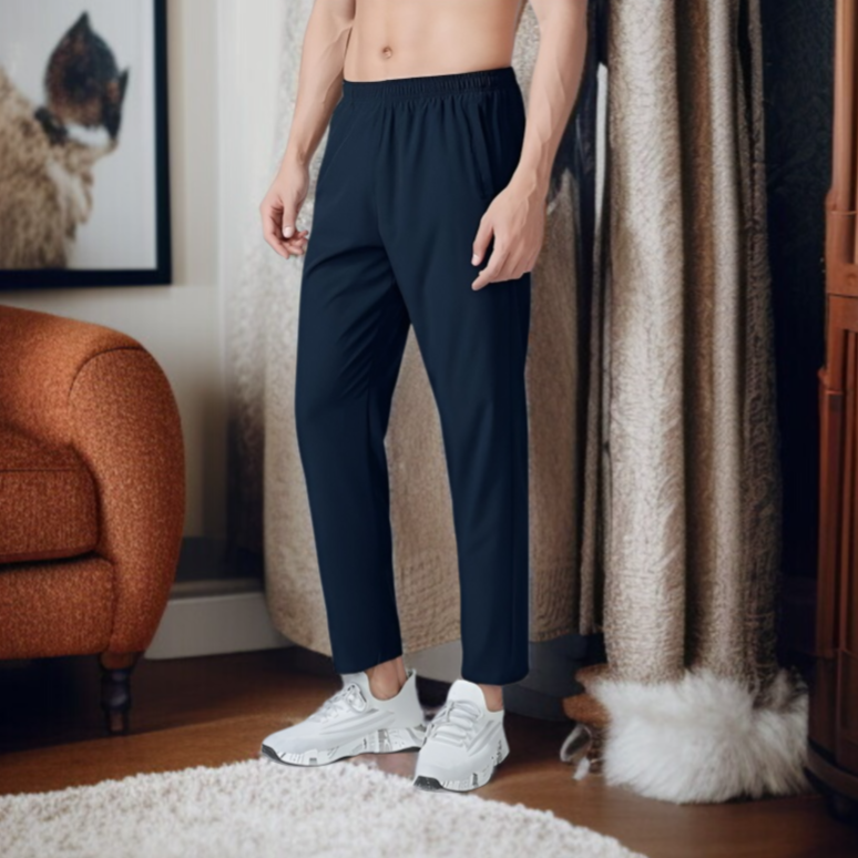 내마모성 소재로 제작된 남자 바지 착용샷