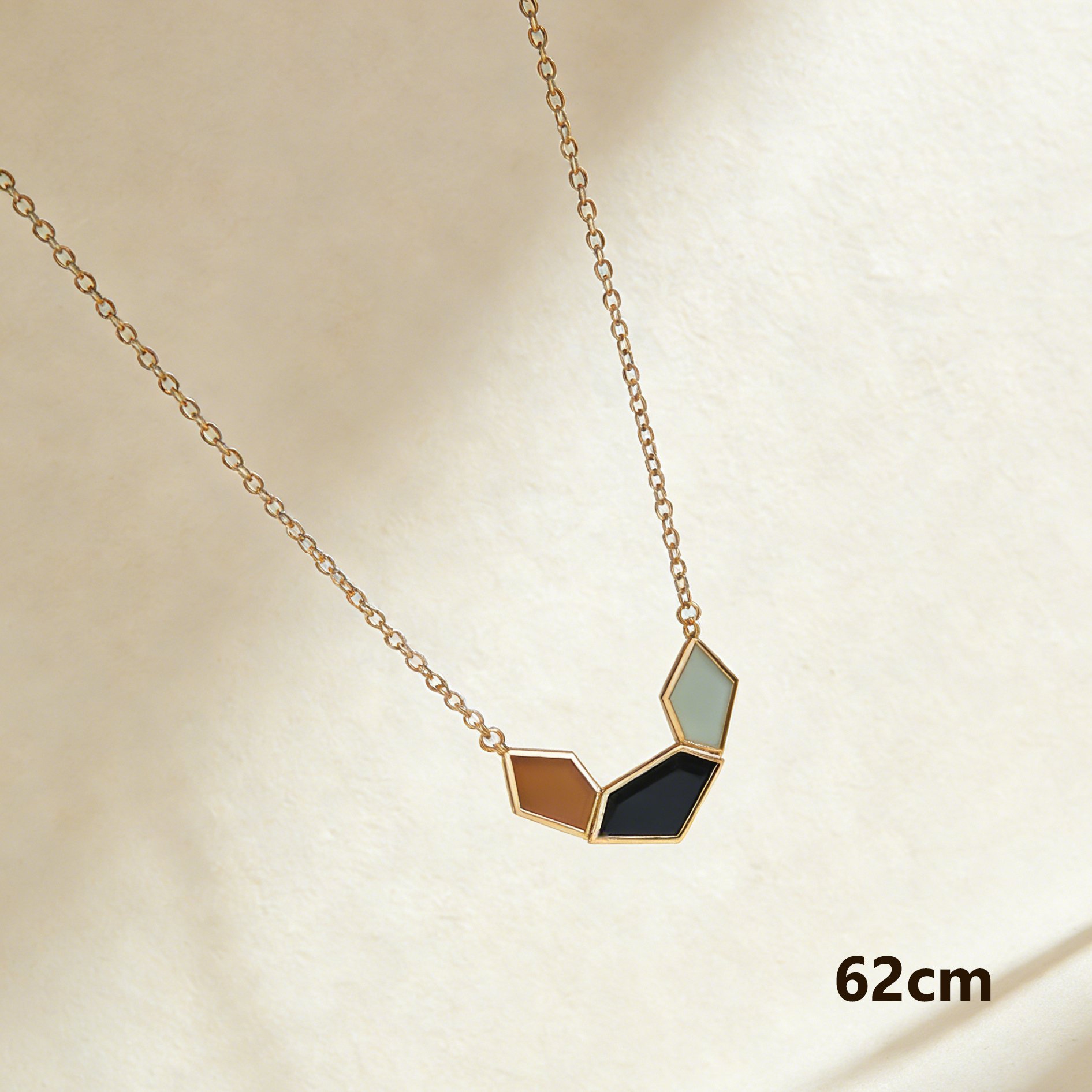 จี้สี่เหลี่ยมข้าวหลามตัดบนสร้อยคอแฟชั่น