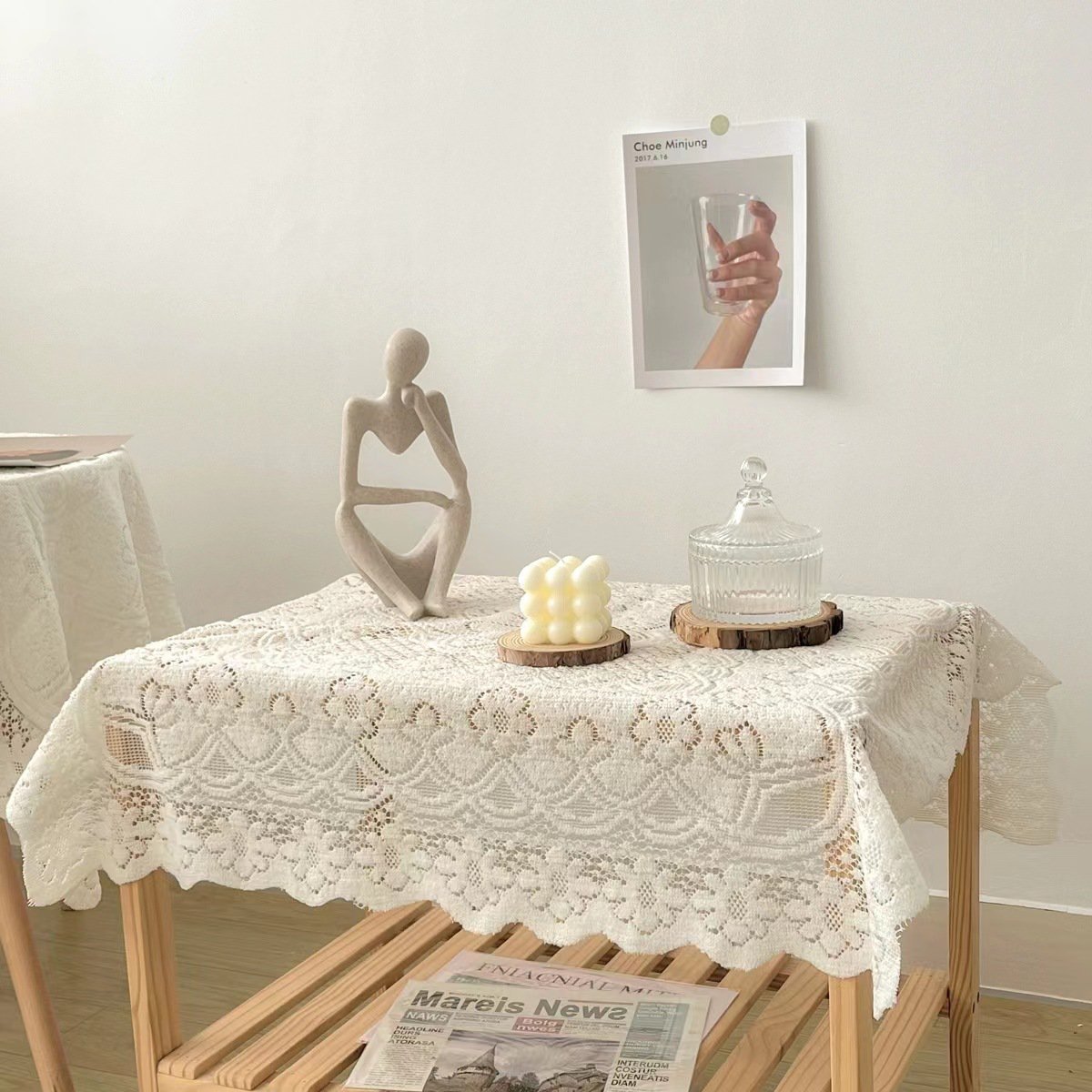 Vielseitige gestrickte Chiffon Tischdecke mit Spitze auf Esstisch