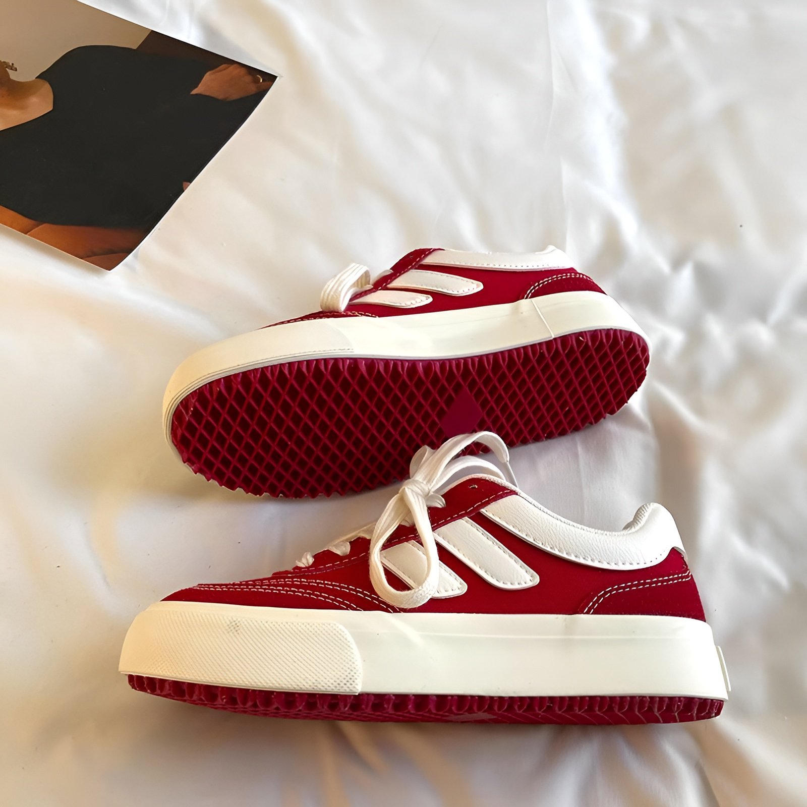 レトロな香港スタイルのカジュアルシューズ、黒のキャンバスシューズ、レディースカジュアルシューズ、新しいスタイルのニッチなデザインの学生シューズ、オールマッチのボードシューズ、レディースイントレンドのカ