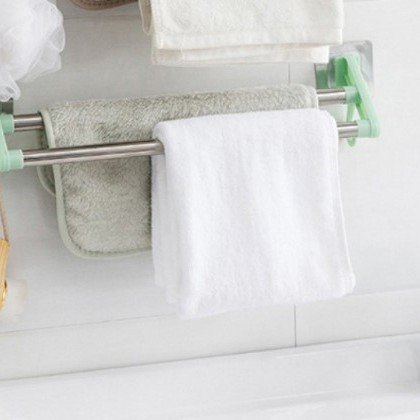 Doppelter Wandhandtuchhalter im modernen Badezimmer