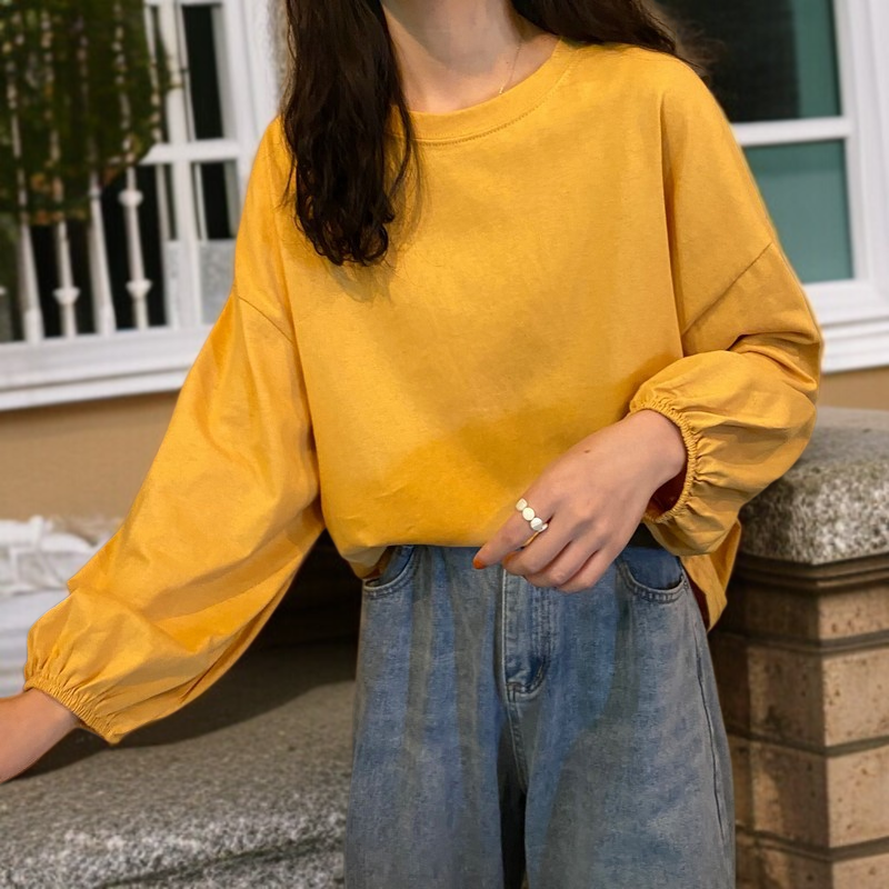 날씬해 보이는 루즈핏 긴팔 맨투맨 뒷모습