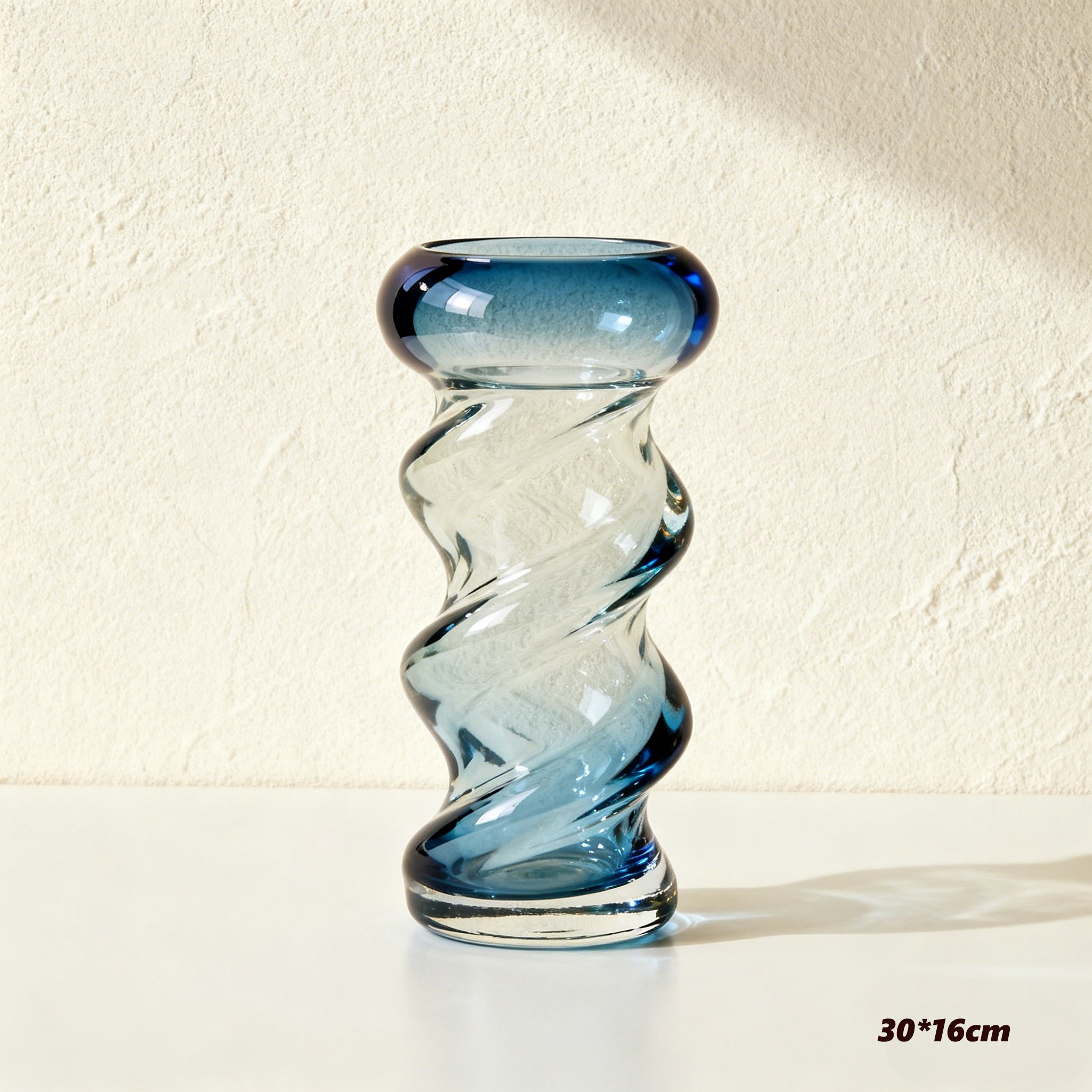 แจกันดอกไม้เซรามิกแบบโมเดิร์นวางบนโต๊ะ