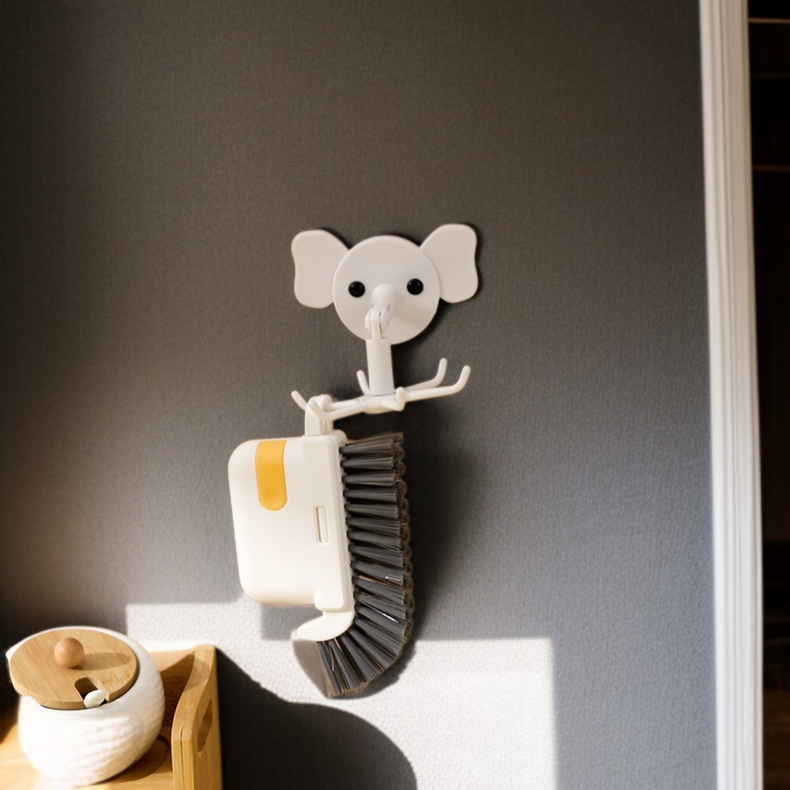 入り江ブラシでドアの隙間をクリーニングする場面