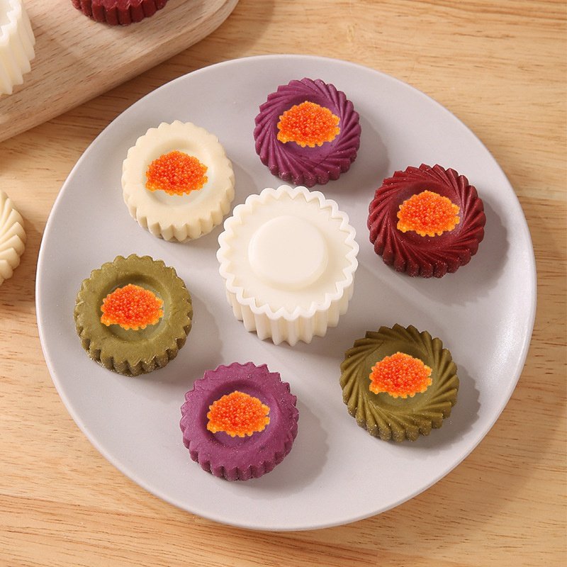Detachable pastry mold