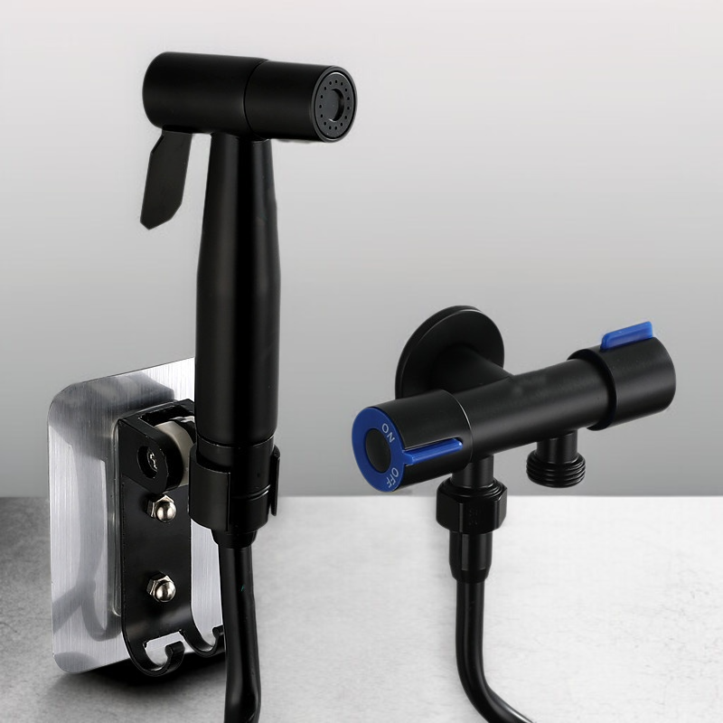 화장실 청소에 사용되는 고압 스프레이건 부스터 기능 설명