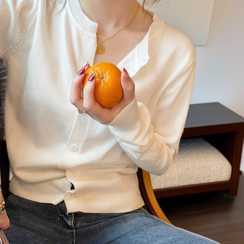 여성 블랙 얇은 니트 카디건 착용샷