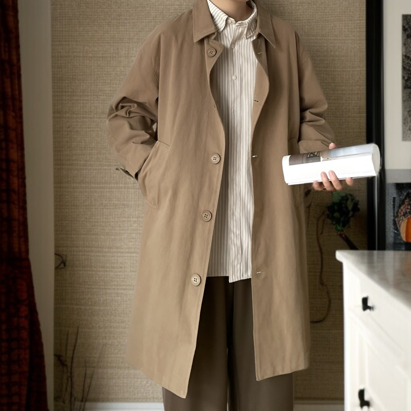 스트라이프 패턴이 있는 캐주얼 셔츠 뒷모습