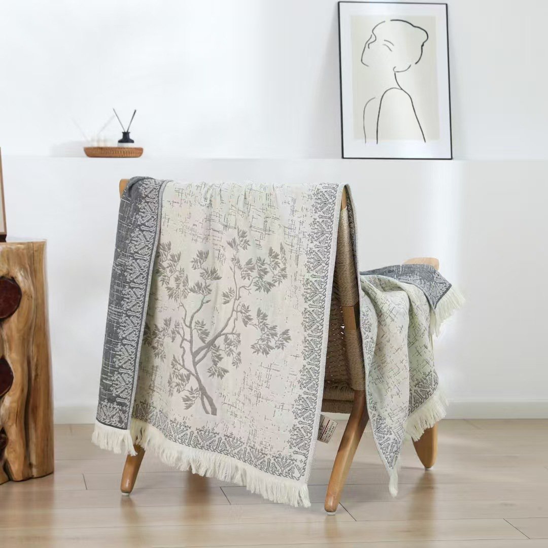 Serviette de bain à pompons en gaze multicouche