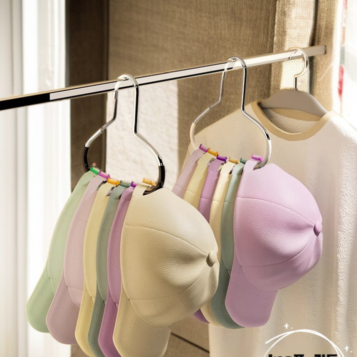 가방과 목도리 정리에 최적화된 선반