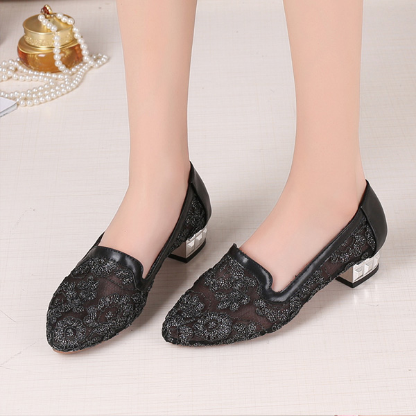 รองเท้าลูกไม้กลวงผู้หญิง