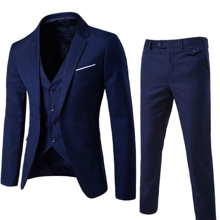 สูทหนึ่งเซตมีสามตัว