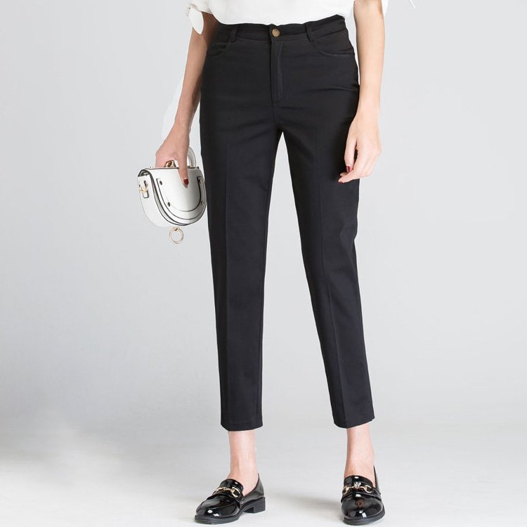 【テーパードパンツ】センタープレス入りでスッキリとした美ライン。