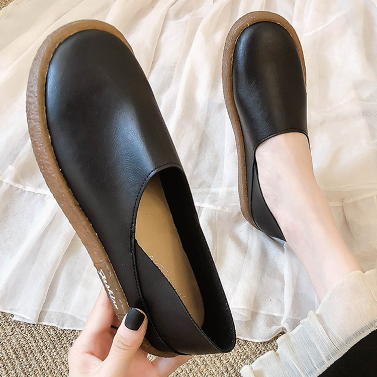 รองเท้าสลิปออนส้นแบบรุ่นคราสสิก