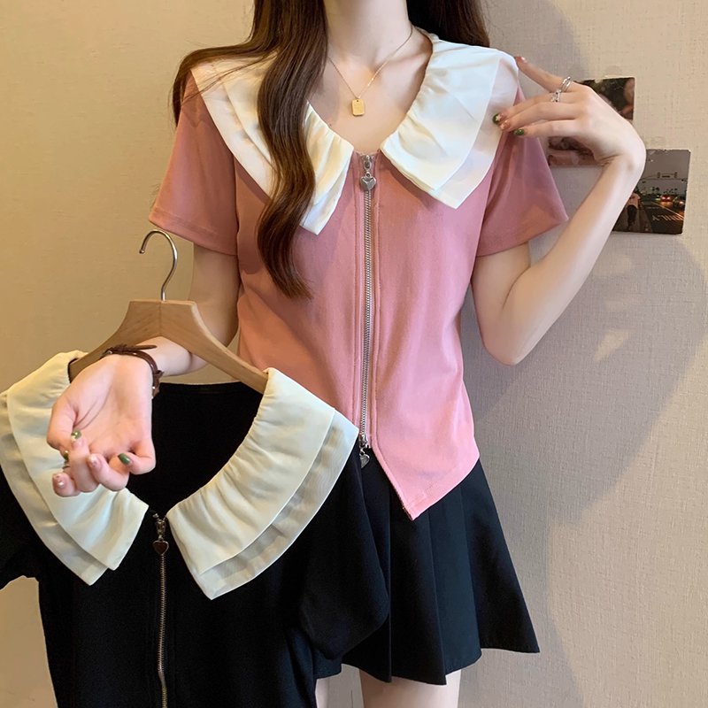 さまざまなシーンに合うレディーストップス