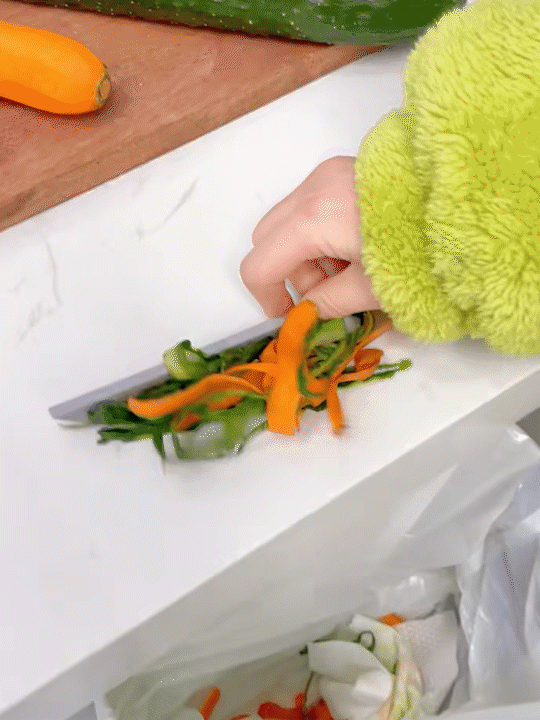 Wiszący składany kosz na śmieci