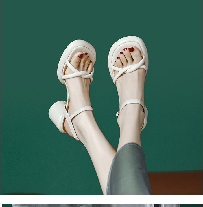 夏におすすめの快適太ヒールサンダル