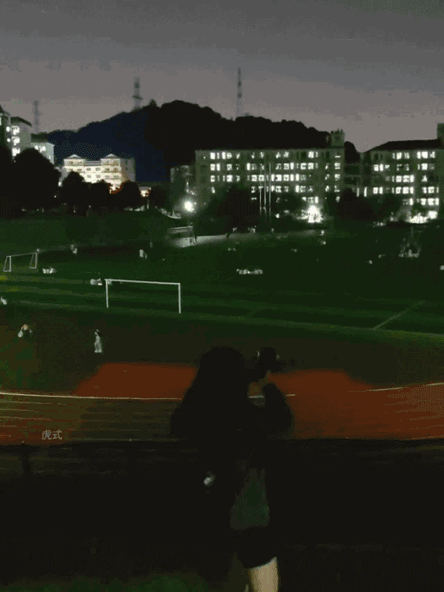 Fókuszálható lámpa elemtartóval