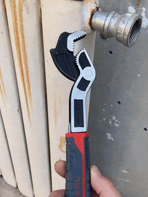 Multifunctional quick self-locking wrench