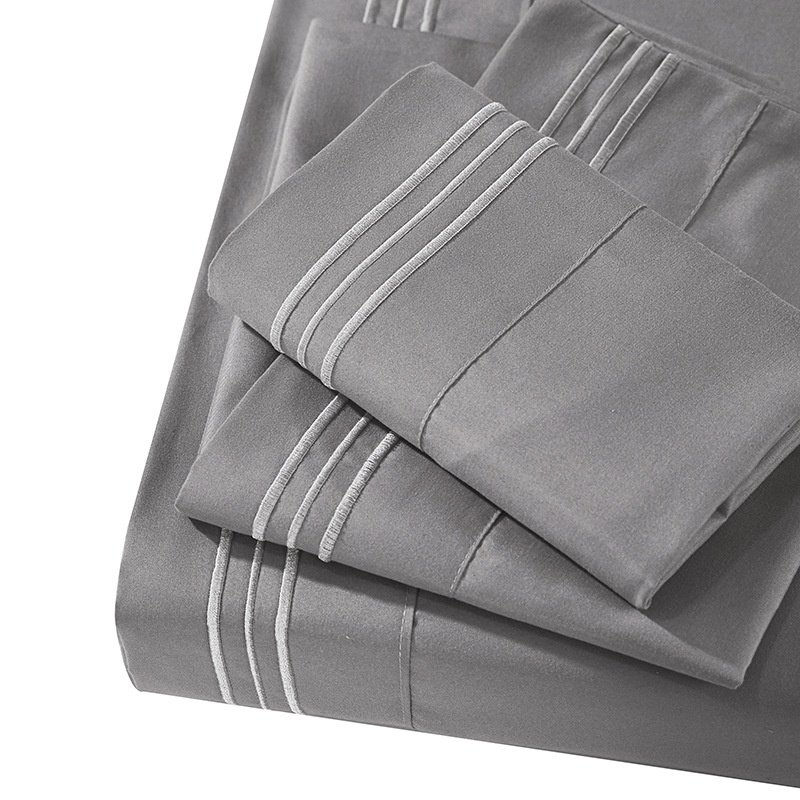 Conjunto de cuatro piezas para dormitorio