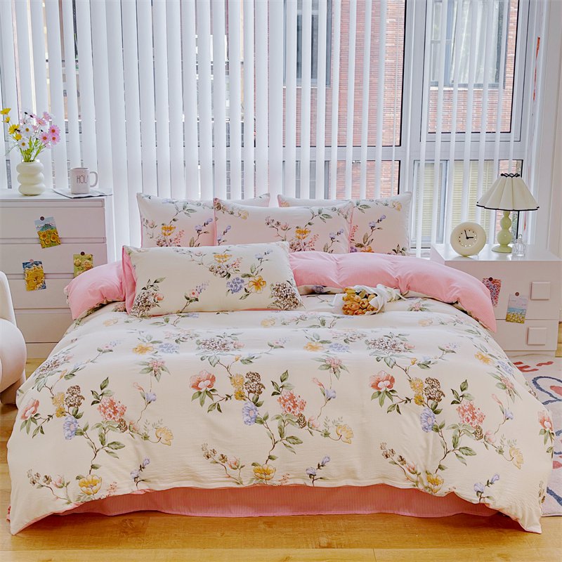Four-piece bedding set