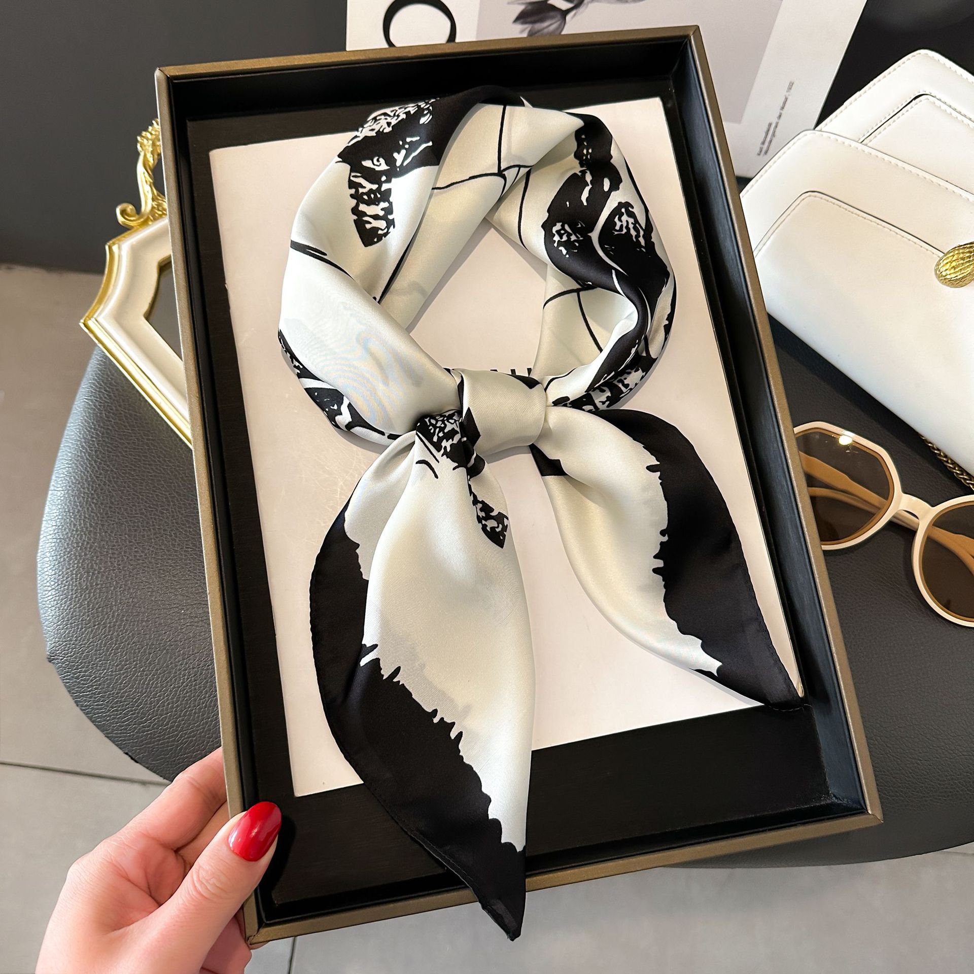 ผ้าพันคอผ้าไหมพิมพ์ลาย