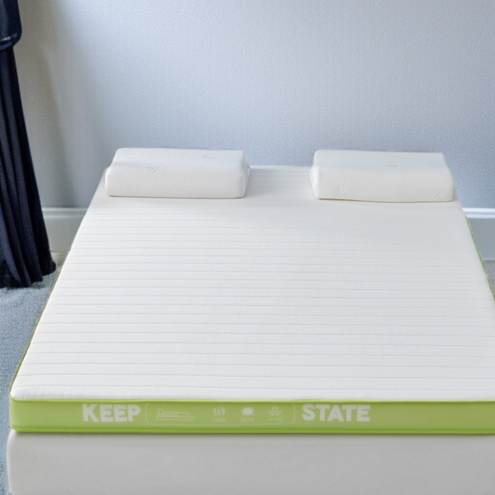ベッドに設置されたスポンジマットレス畳マット