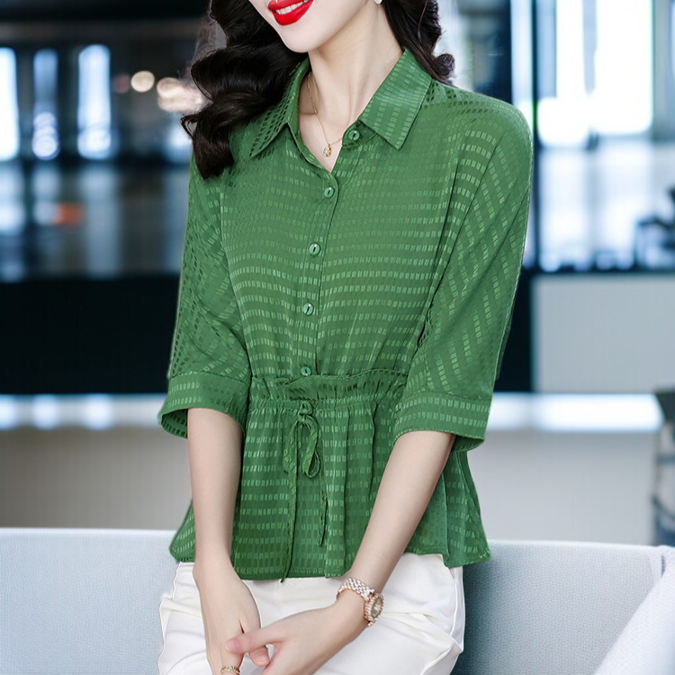 여성용 디자인 5부 소매 실크 셔츠 착용 이미지