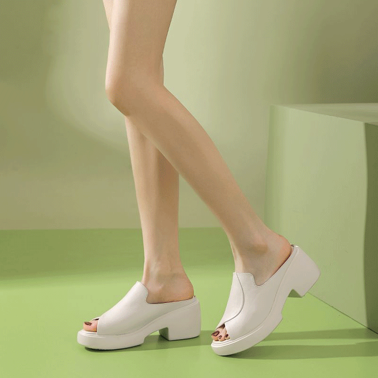 極太ヒールサンダル