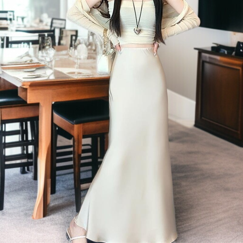 목이 길고 슬림한 머메이드 스커트 디자인