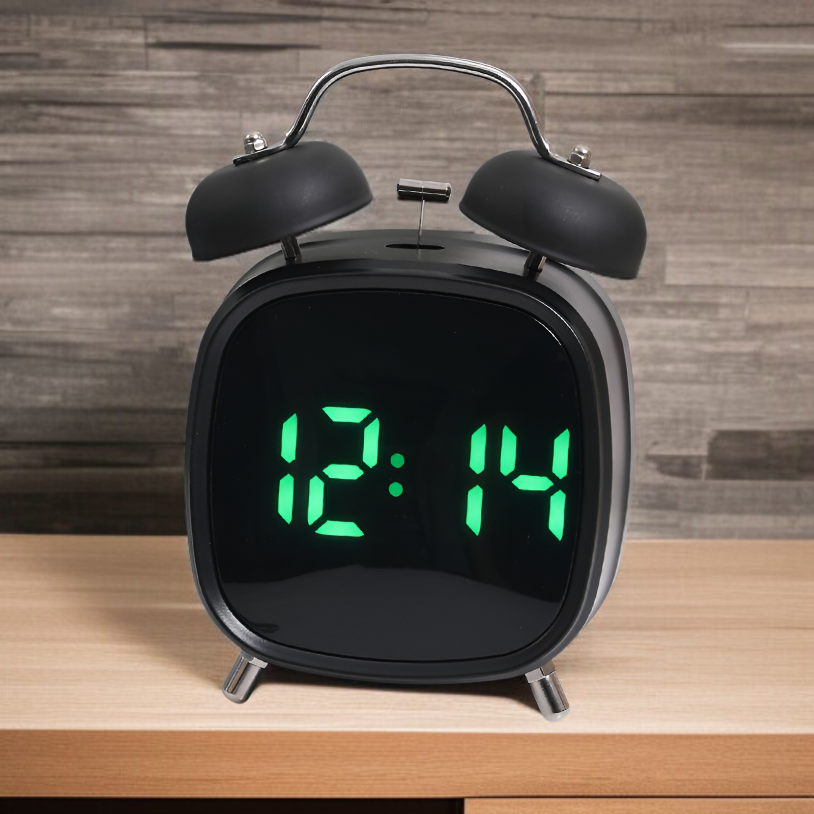 LED表示付き多機能目覚まし時計の使用イメージ