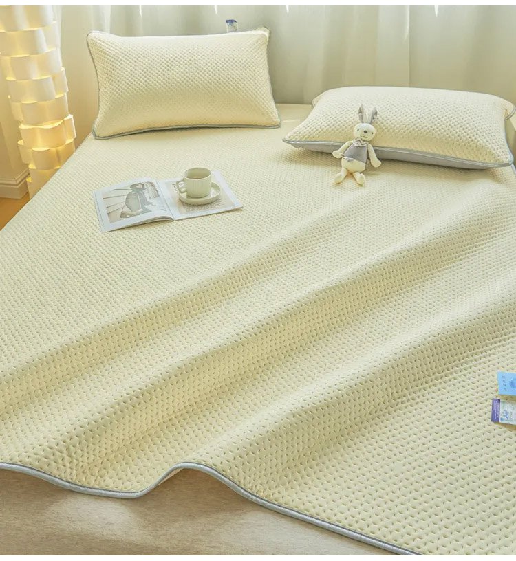 長時間冷たさが続く冷感敷きパッド