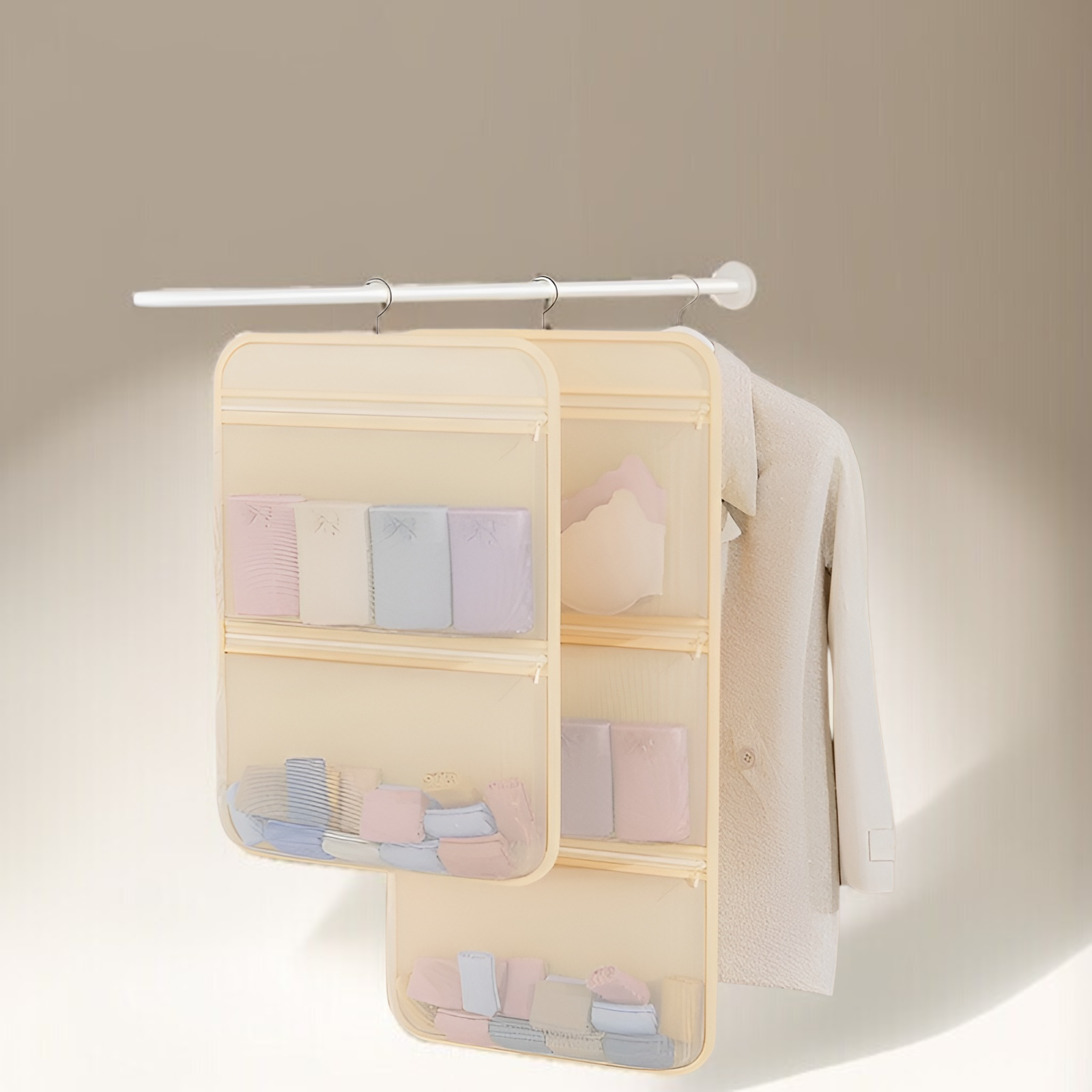 ベッドサイドに掛けられる収納バッグ