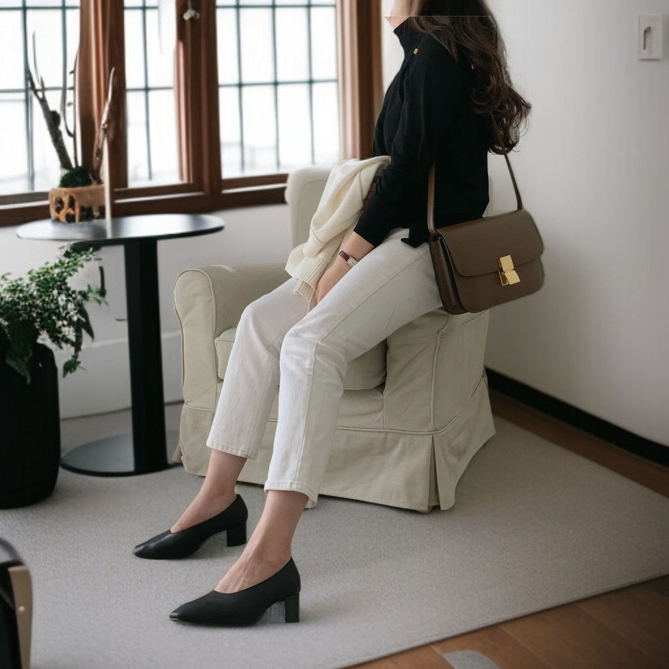 편안한 착화감의 미들굽 슈즈 디테일