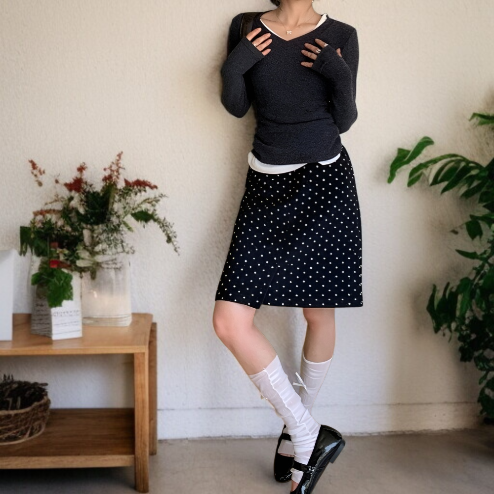 세련된 A라인 실루엣 여성 스커트