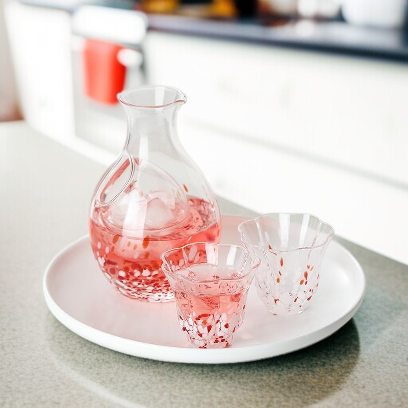 Bunte Punkte Sake Set als Hochzeitsgeschenk