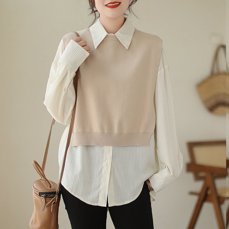 レディースカジュアルツーピーススーツ後ろ姿