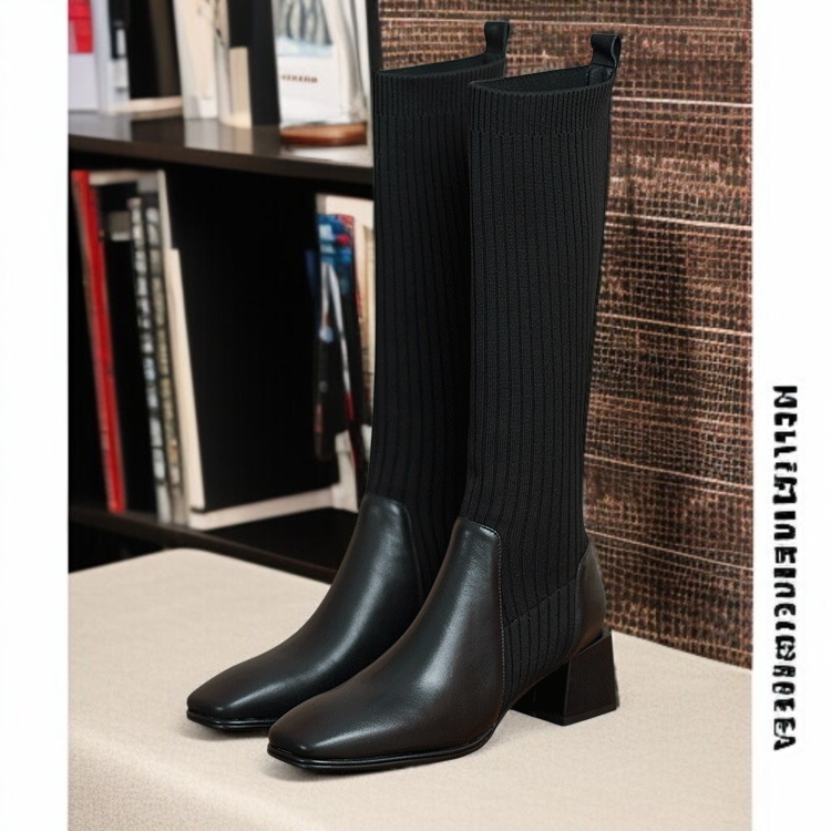 膝上まで届くスリムなハイヒールブーツ