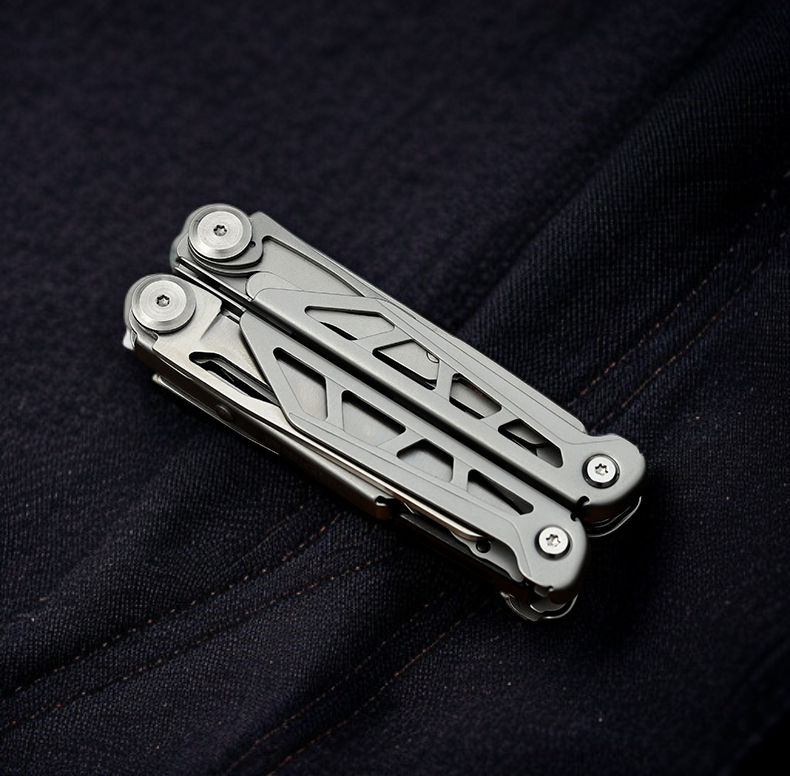 サバイバルシーンで使える折りたたみナイフ＆プライヤー